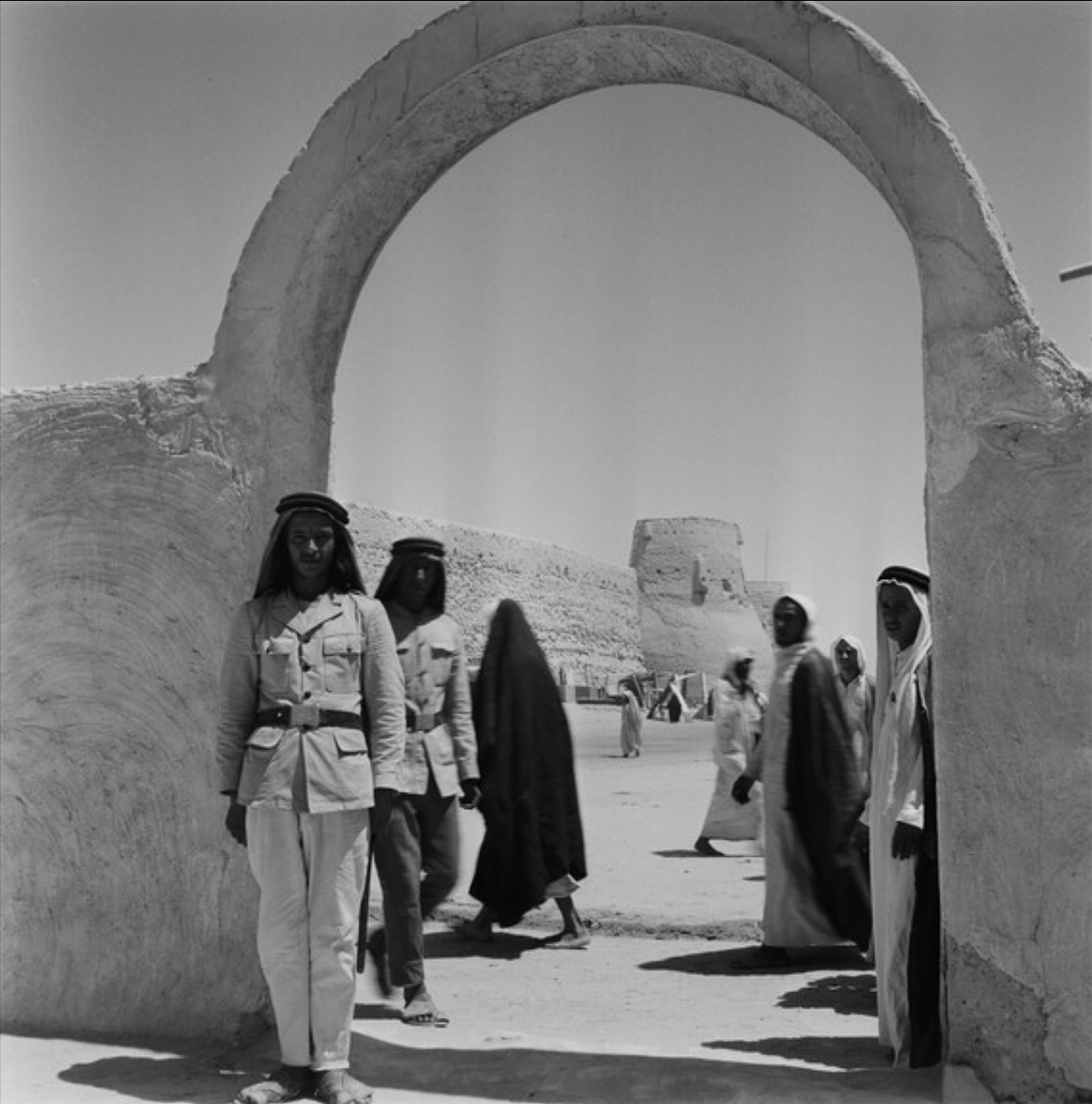 رجل الشرطة في السوق